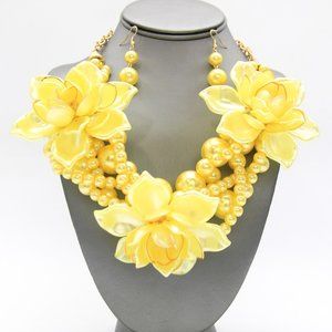 C9SNPY122 Acrylic Flower Pendant Pearl Necklace